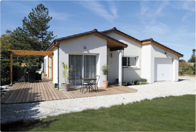 maison moderne avec terrasse bois