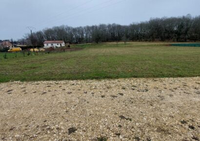 Terrain constructible Lalinde  (Dordogne 24)