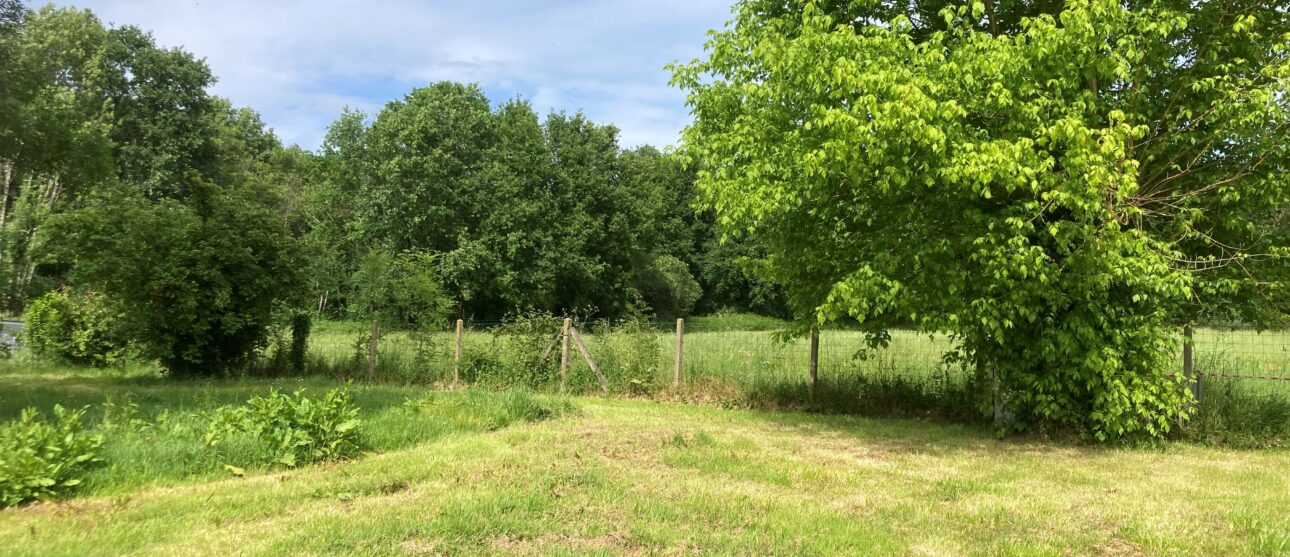 Terrain constructible Cézac  (Gironde 33)