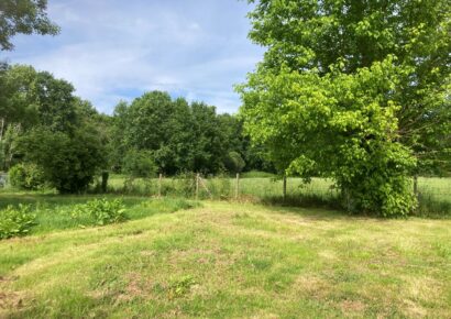 Terrain constructible Cézac  (Gironde 33)