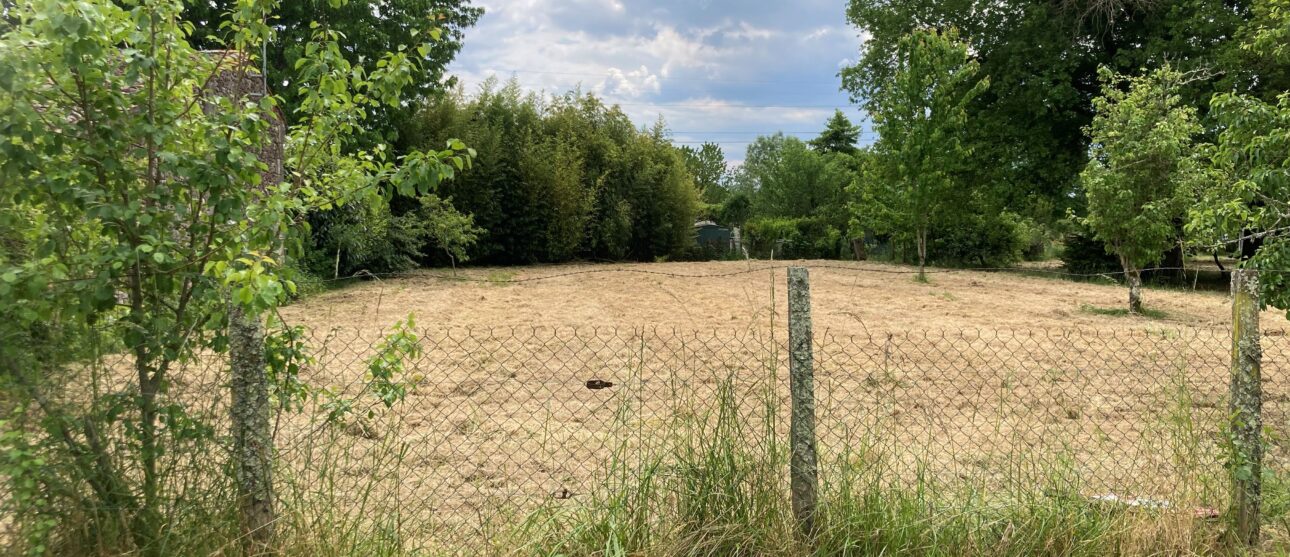 Terrain constructible Cézac  (Gironde 33)