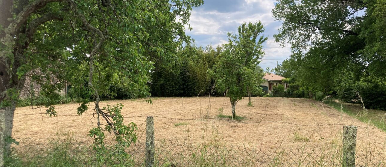 Terrain constructible Cézac  (Gironde 33)