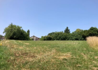 Terrain constructible Montlieu-la-garde  (Charente-maritime 17)