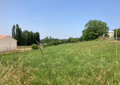 Terrain constructible Montlieu-la-garde  (Charente-maritime 17)