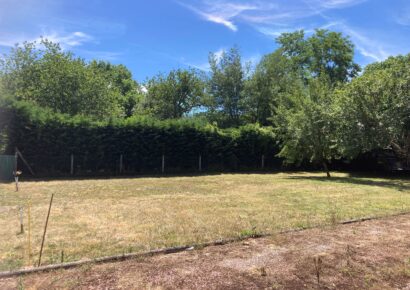 Terrain Montlieu-la-garde  (Charente-maritime 17)