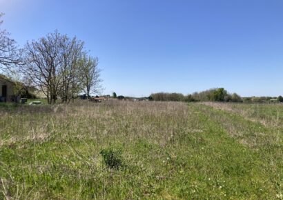 Terrain constructible Jonzac  (Charente-maritime 17)