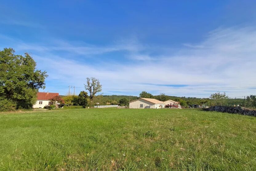 Terrain constructible Saint-nexans  (Dordogne 24)