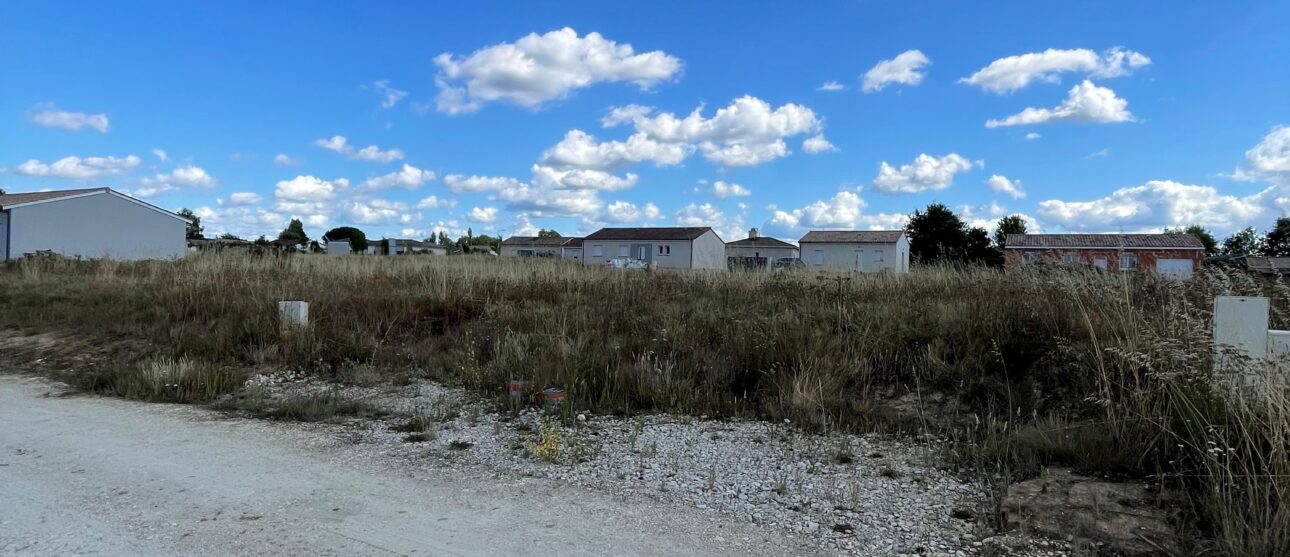 Terrain constructible Auros  (Gironde 33)