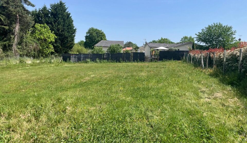 Terrain constructible Roaillan  (Gironde 33)