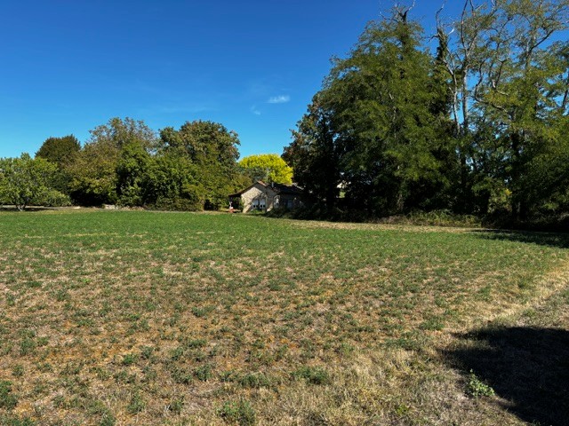 Terrain constructible Clermont-de-beauregard  (Dordogne 24)